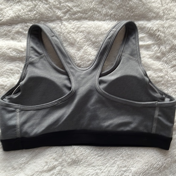 Cute little Nike Sports Bra, new without tags 🏷 - Picture 2 of 5